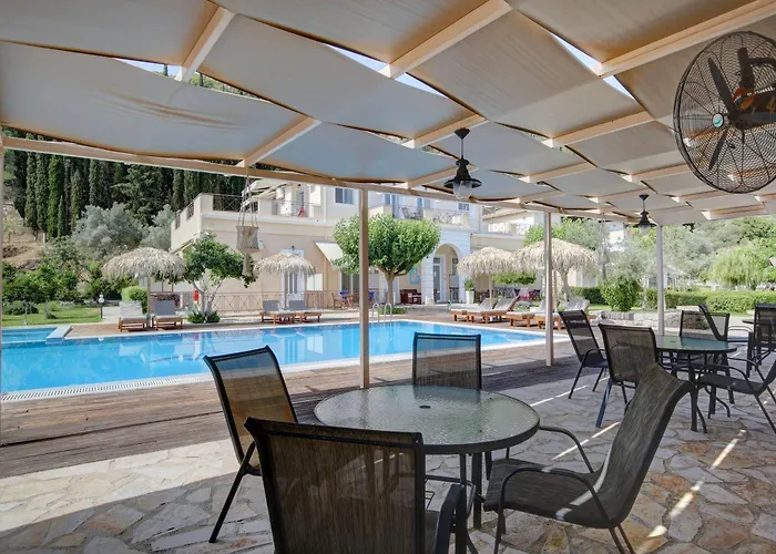 Avra Apartahotel 3*