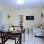 Aparthotel Avra