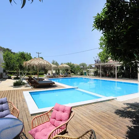 Avra Aparthotel 3*