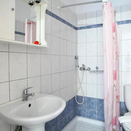Avra 3*