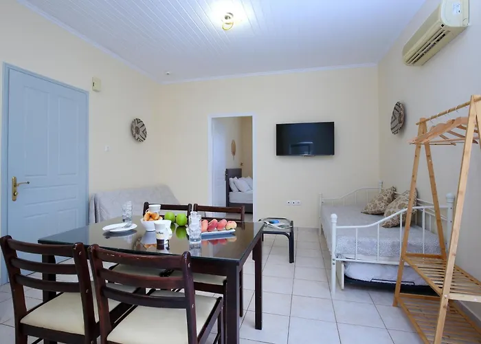 Apart-hotel Avra