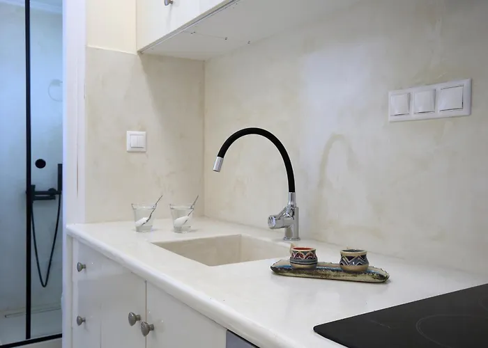 Apart-hotel Avra 3*
